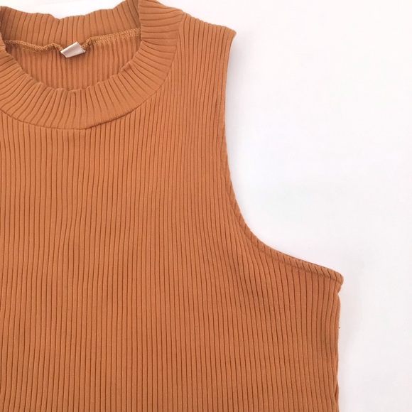 Uniqlo Ribbed Sleeveless Crop Top Size Medium - Picture 6 of 11